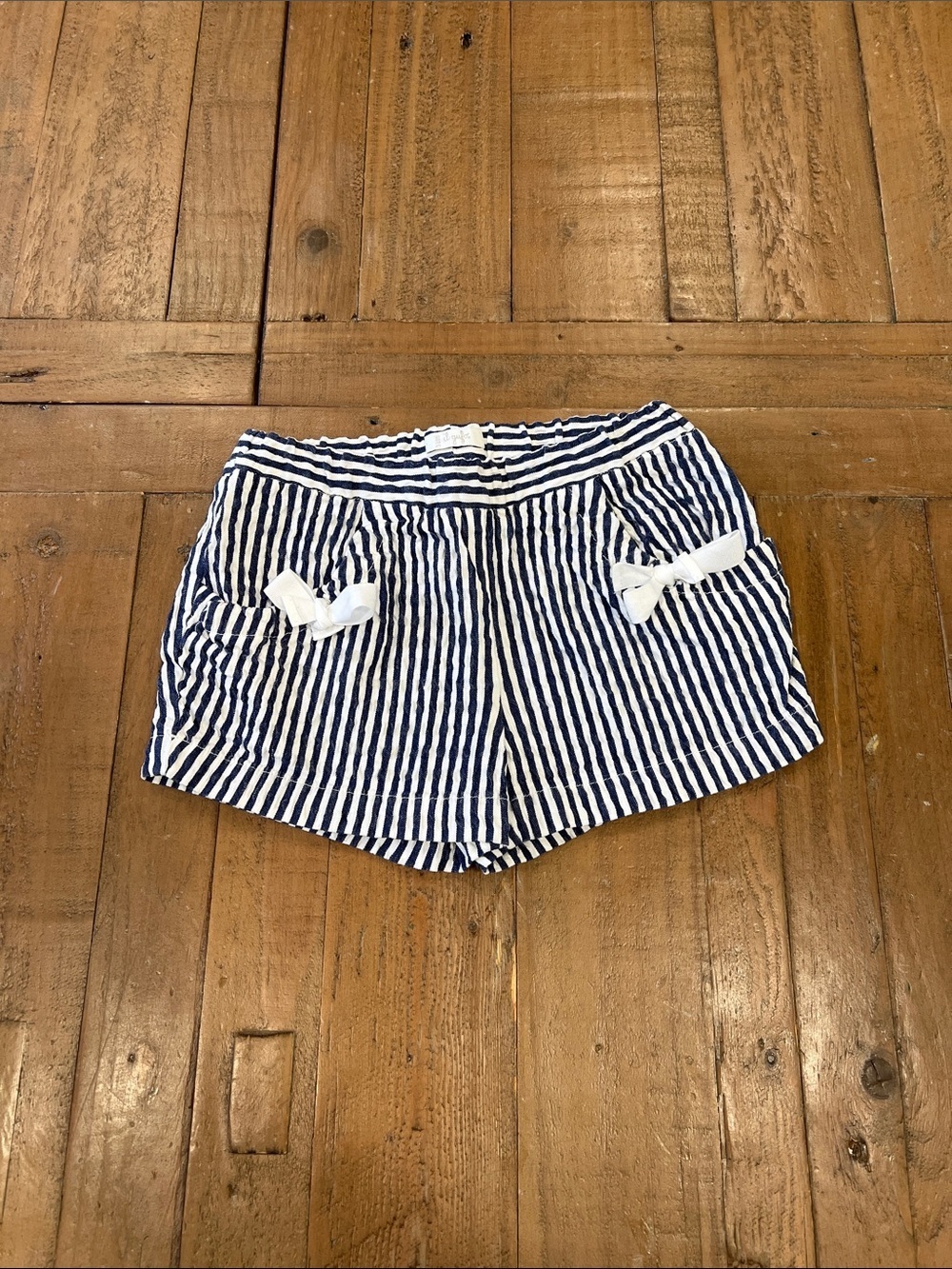 I’ll gufo blue and white seersucker stripe shorts with bow pockets 3 years